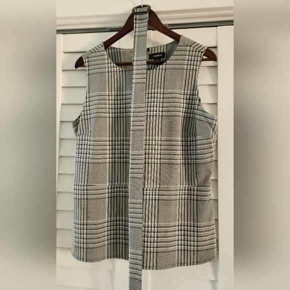 Sleeveless houndstooth top - Picture 6 of 6